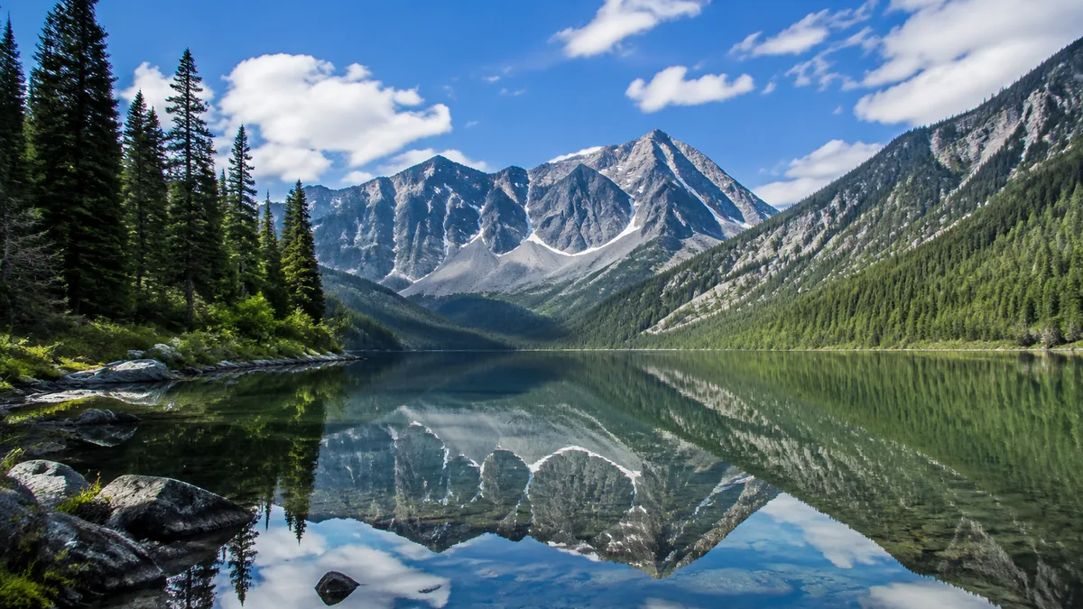 How to Straighten a Crooked Photo — Without White Edges